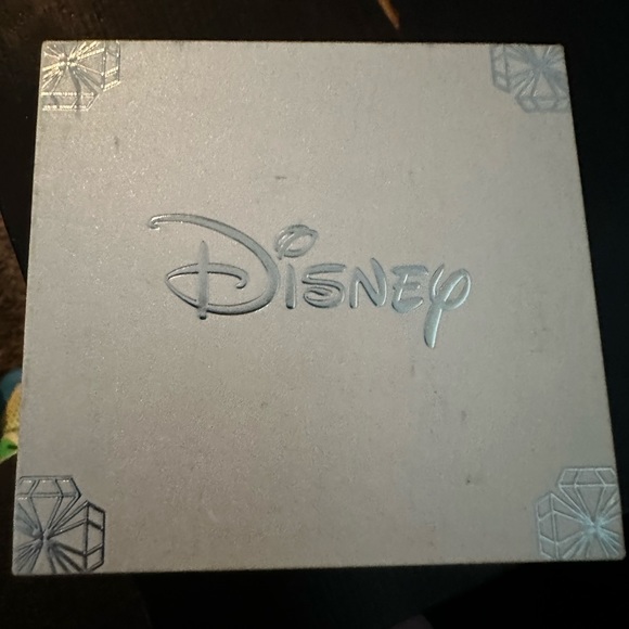 Disney necklace - Picture 2 of 3